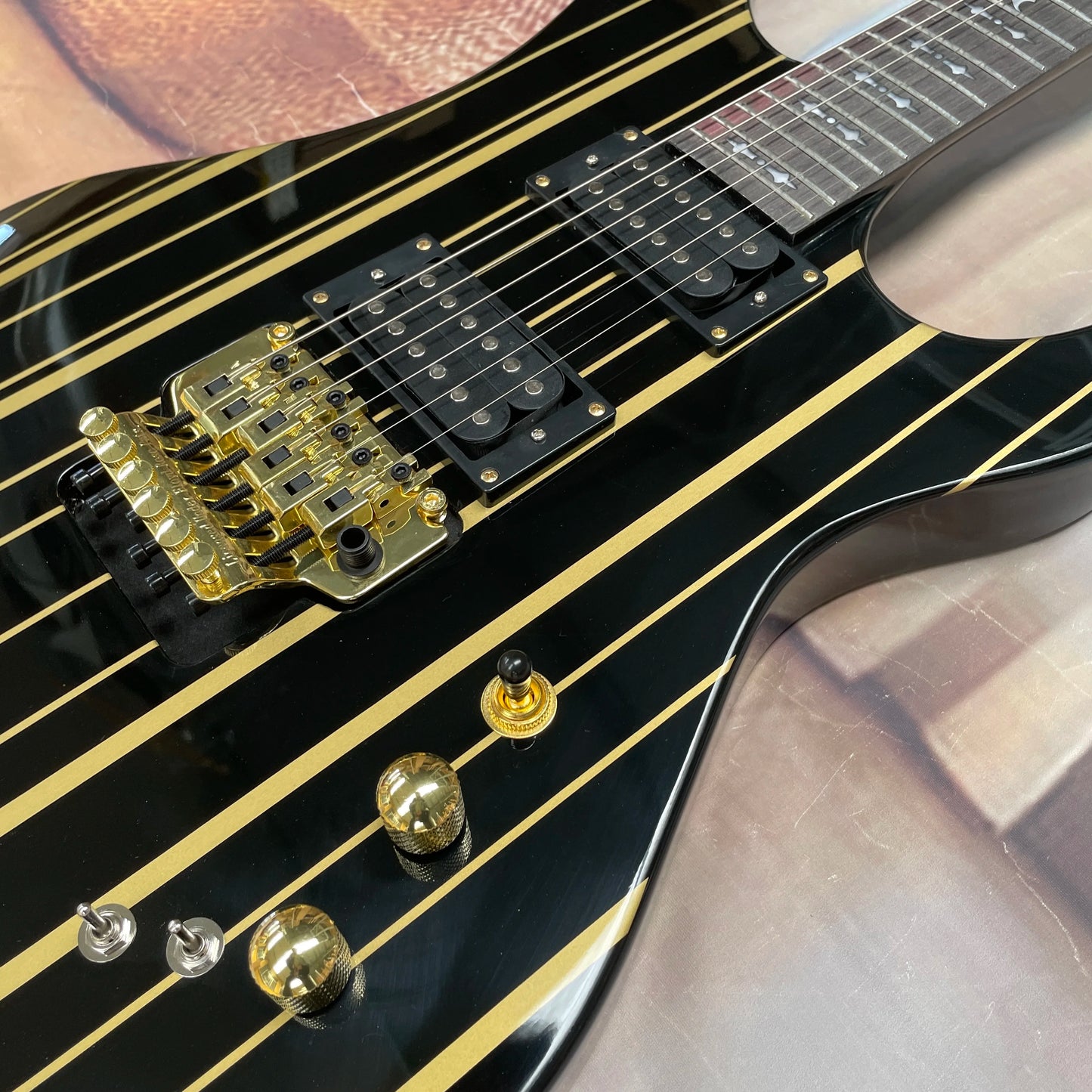 Synyster Black/Gold