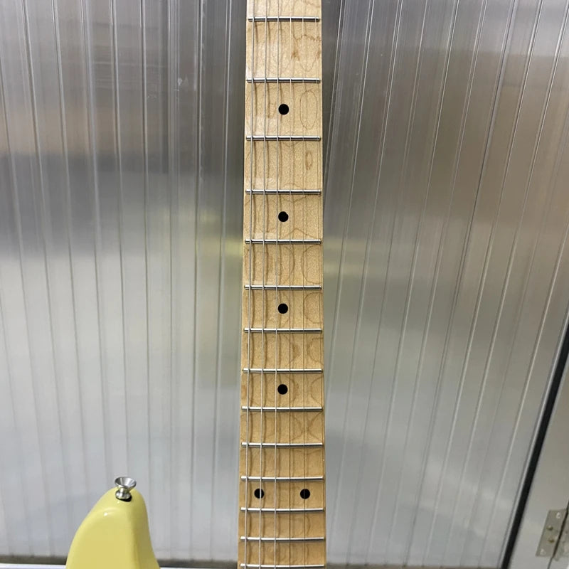 Strat Cream