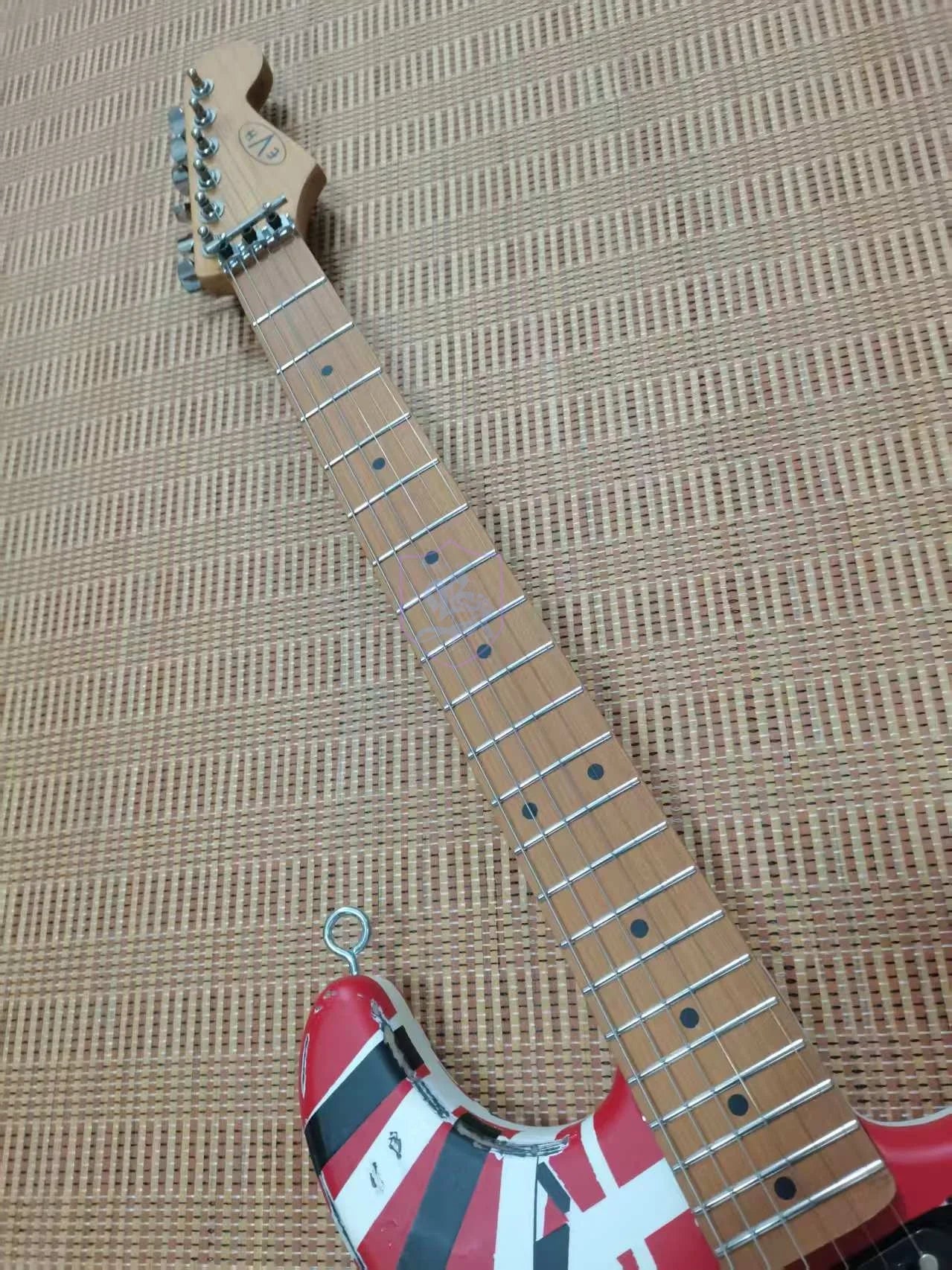 Halen r/w Stripe